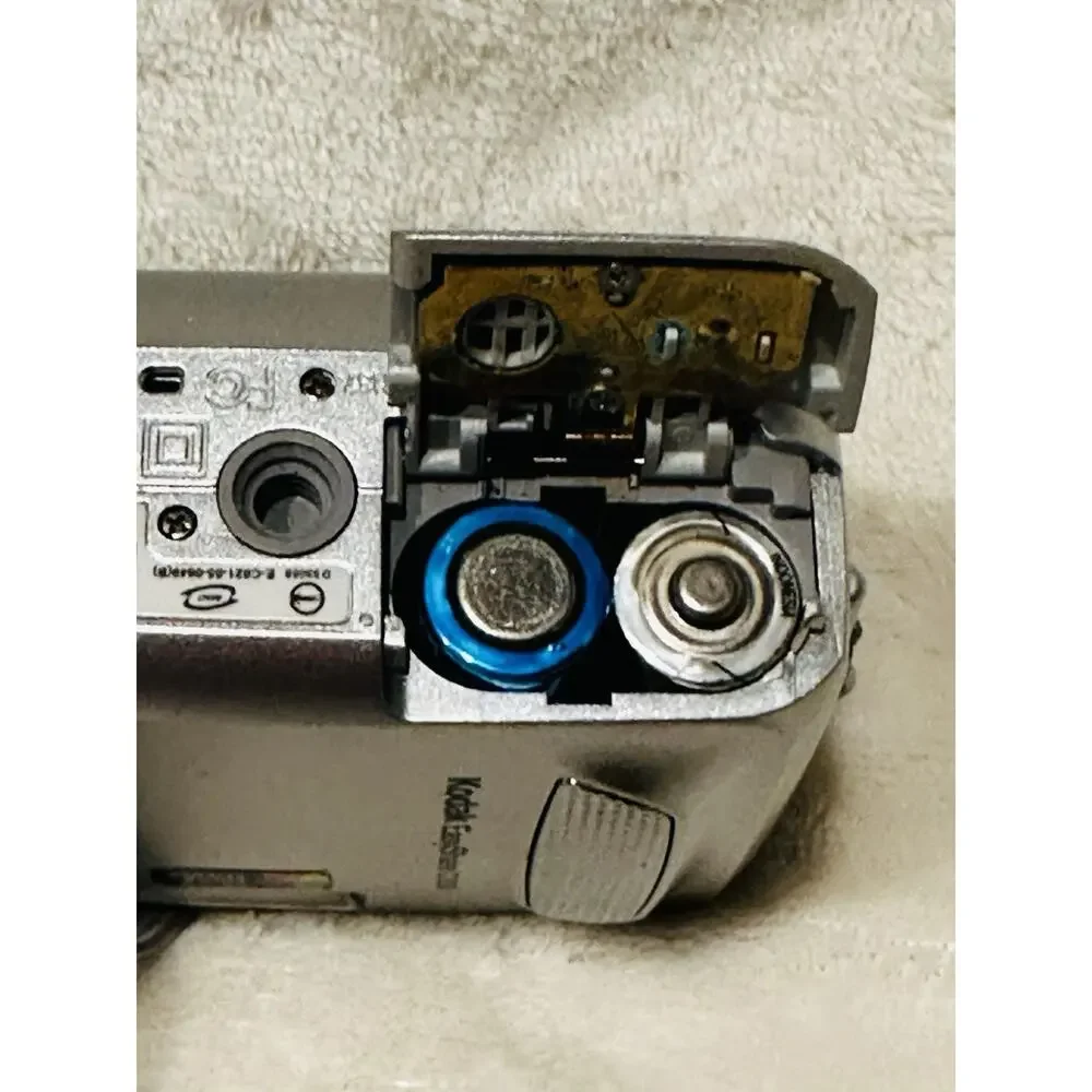 Kodak EasyShare C300 3.2MP Compact Digital Camera Silver Tested and Works Travel